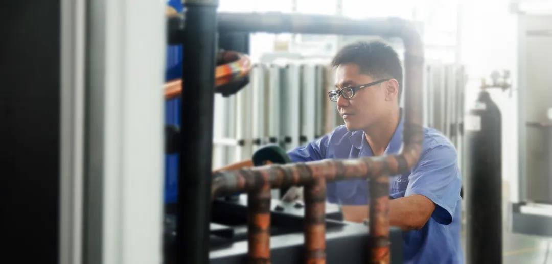 游泳池水处置设备怎么进行守护保养？