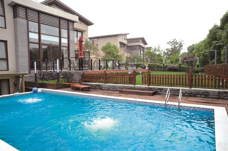 豪华别墅游泳池,别墅泳池水处置系统
